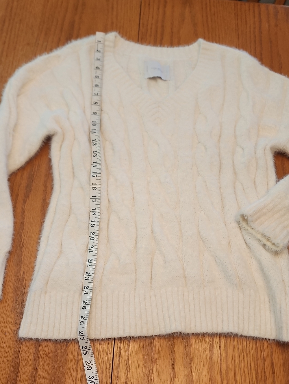 Lucky Brand Cream Cable-Knit V-Neck Sweater - Picture 7 of 16